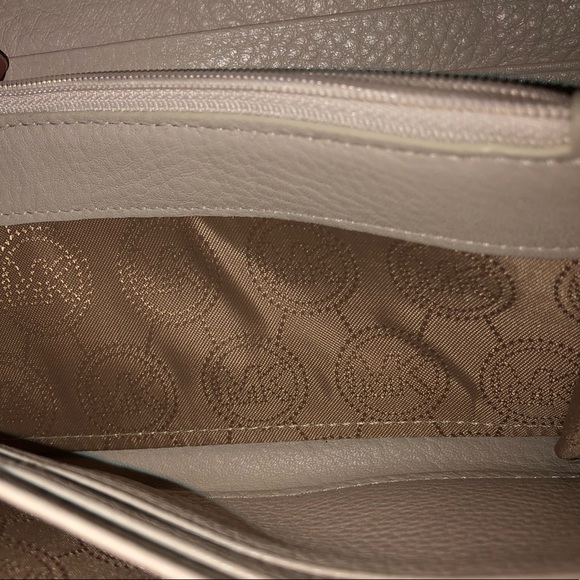 New Michael Kors White Wallet - Picture 4 of 5